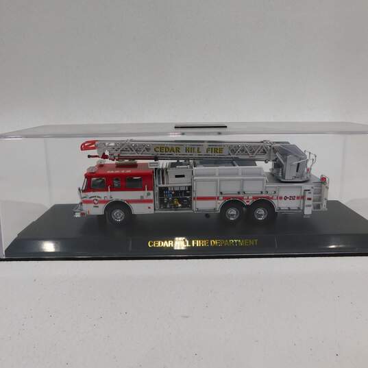 1:64 2006 Pierce Rear Mount Ladder, Cedar Hill TX Q-212 image number 1