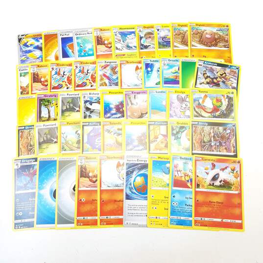 Assorted Pokémon TCG Common, Uncommon and Rare Trading Cards (685 Cards) image number 2