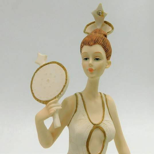 Elegante Collection Lady Figurine image number 4