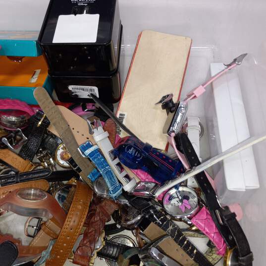 7.2lb Bundle of Assorted Disney Wristwatches image number 4