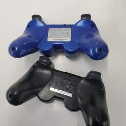 Set of 2 PlayStation 3 Controllers alternative image