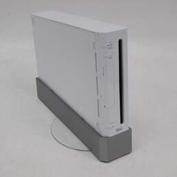 Nintendo Wii Console Bundle w/ Games alternative image