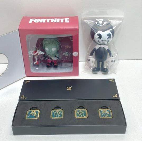 Mixed Video Game Themed Collectibles Bundle image number 2