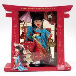 MGA Entertainment Bratz World! Collector's Edition Kumi Japanese Doll w/ Box