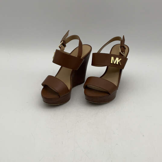 Womens Brown Gold Leather Buckle Wedge Heel Platform Sandals Size 6 M image number 1