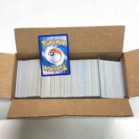 Assorted Pokémon TCG Common, Uncommon and Rare Trading Cards (600 Plus Cards) image number 1