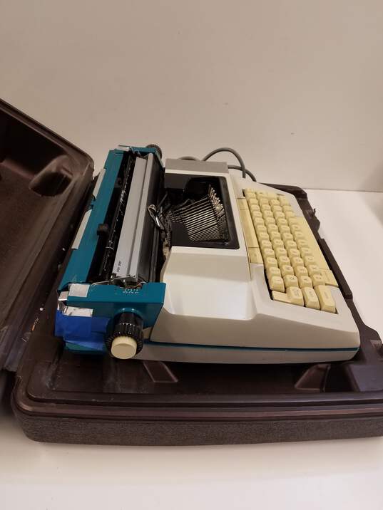 Smith Corona Coronamatic 2200 Electric Typewriter w/ Case image number 3