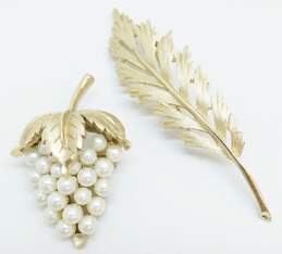 Vintage Crown Trifari Brushed Gold Tone & Faux Pearl Grape Bunch & Leaf Brooches 20.5g