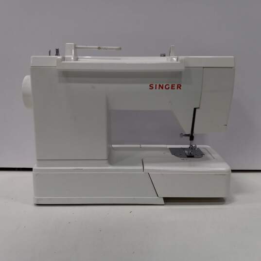 Singer Sewing Machine Model 9110DV with Foot Pedal image number 2