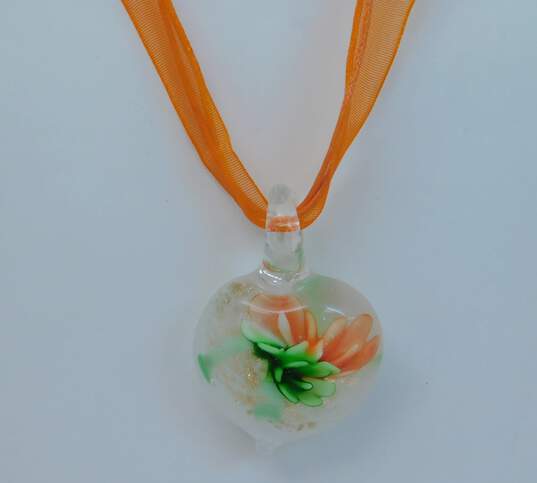 Artisan Silvertone Floral Dichroic Art Glass Pendant Orange Ribbon Necklace Matching Drop Earrings & Band Ring 40.8g image number 3