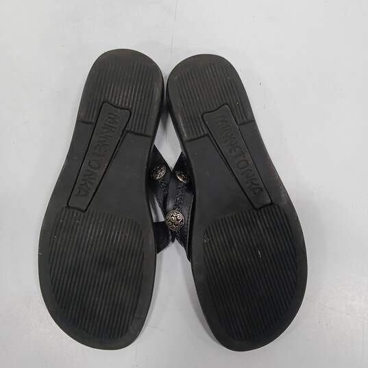 Minnetonka Leather Flip Flop Thong Style Sandal Size 7 image number 6