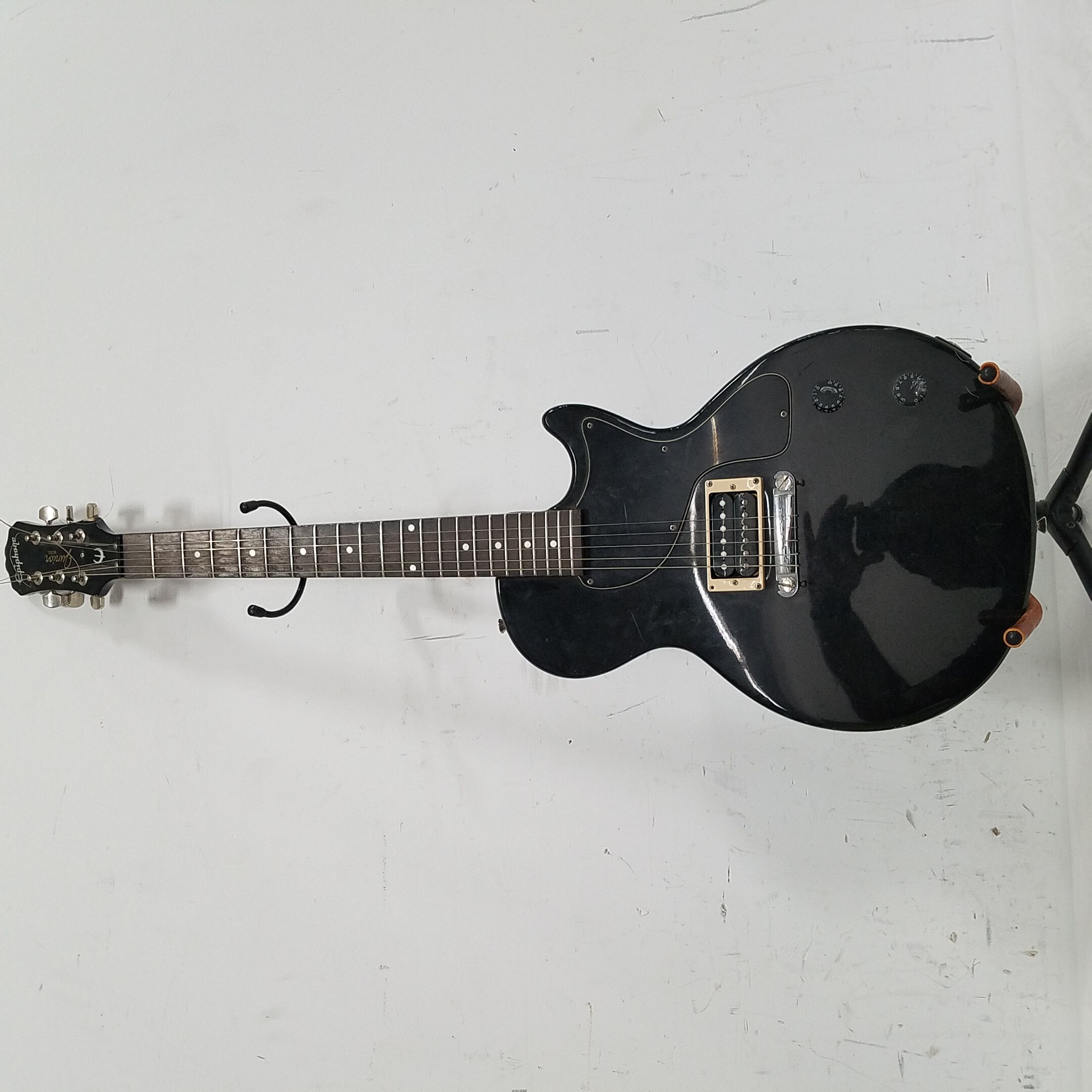 Buy the Epiphone Les Paul Junior Black Electric Guitar | GoodwillFinds