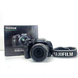 Fujifilm FinePix S8400W 16.4MP Digital Bridge Camera