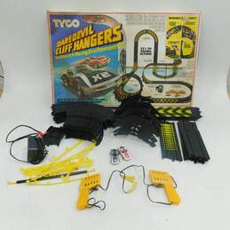 Vintage Tyco Daredevil Cliff Hangers Slot Car Set IOB