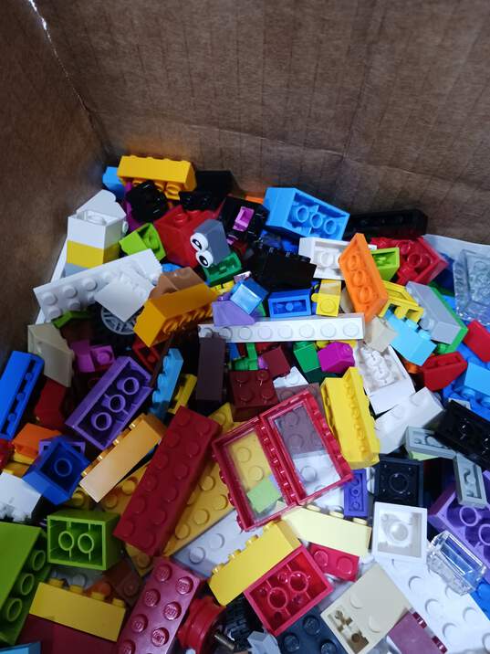 Lot of 7.5lbs of Assorted Building Blocks image number 2