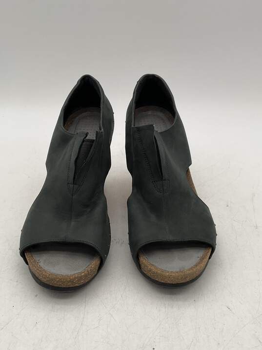 Tsubo Black Leather Wedge Sandals Womens Size 8 image number 3