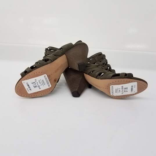 Vince Camuto Elishan Women's Size 5 Greenish Brown Leather Strap Upper Heels image number 4