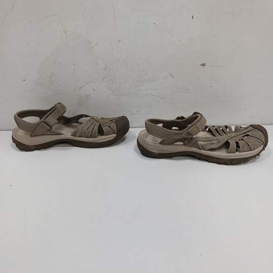 Keen Beige Closed Toe Sandals Women's Size 7.5 image number 3