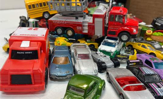 Assorted Box of Loose Diecast Cars Vehicles Bundle Lot image number 5