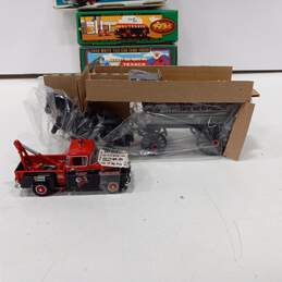 Bundle of 5 Assorted Car & Trucks Models In Box alternative image
