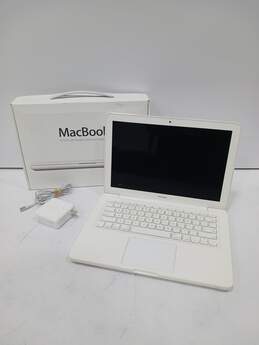 MacBook 13inch LED-backlit Widescreen Notebook IOB alternative image