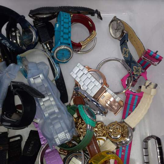 6.8lb Bundle of Mixed Variety Watches image number 4