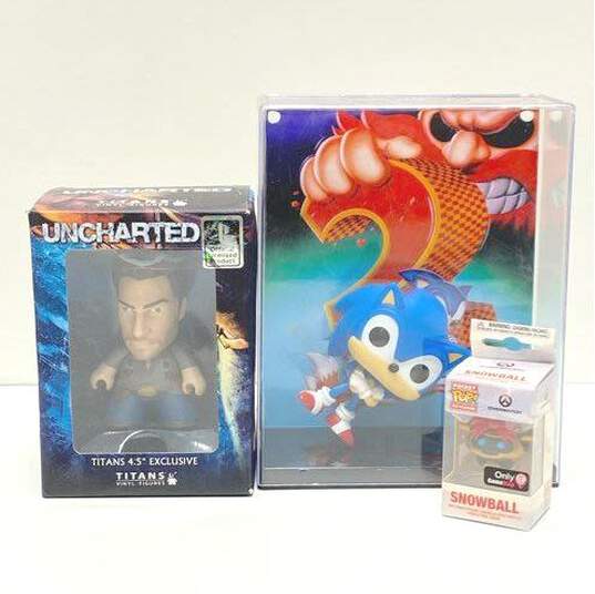 Mixed Video Game Themed Collectibles Bundle image number 4