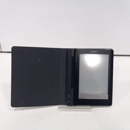 Sony eBook Reader Touch Edition PRS-600 w/ Case image number 1