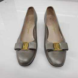 Salvatore Ferragamo Women's Vintage Gray Leather Low Heel Pumps Size 9.5 w/COA