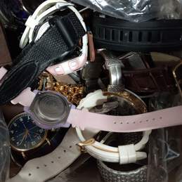 7.70lbs. Bundle of Assorted Watches alternative image