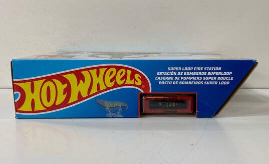 Mattel Hot Wheels Super Loop Fire Station Toy image number 5