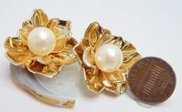 Kate Spade Faux Pearl Gold Tone Floral Statement Post Earrings 22.5g alternative image