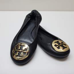TORY BURCH Reva Black Leather Ballet Flats w/ Gold Logo Medallion Sz 4.5