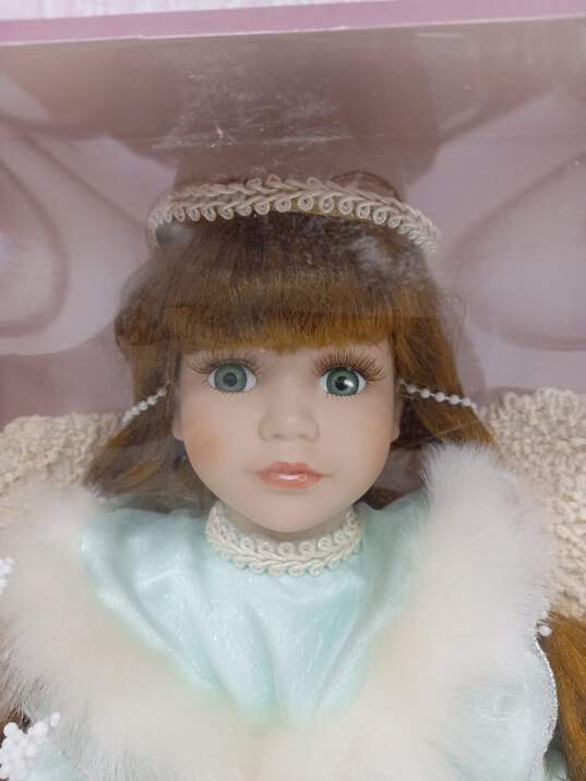 Collectible Memories Handcrafted Jessica & Kimberly Porcelain Dolls - IOB image number 4