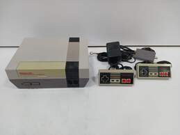 Nintendo Entertainment System NES Video Game Console w/ 2 Controllers
