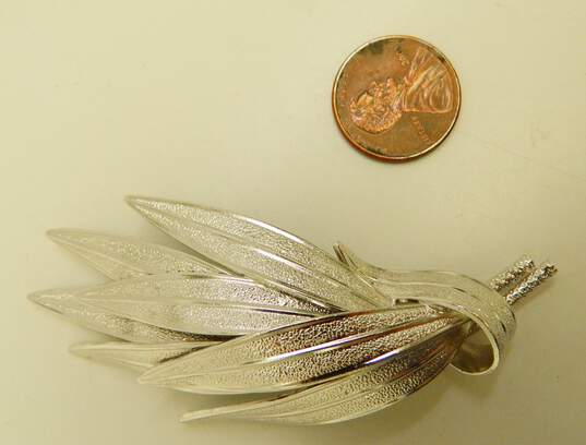 Vintage Coro Pegasus Silver Tone Brushed Leaf Brooch 19.7g image number 5