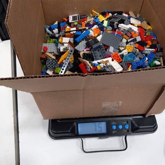 7.5lb Bulk of Assorted Lego Building Blocks, Pieces and Bricks image number 6