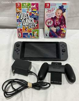 Nintendo Switch Video Game System w/ 2 game(s) and Accessories