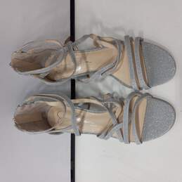 Women's Silver Heels Size 7.5 alternative image