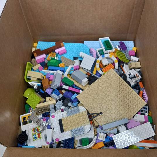 8lbs Lot of Assorted Lego Building Pieces image number 1