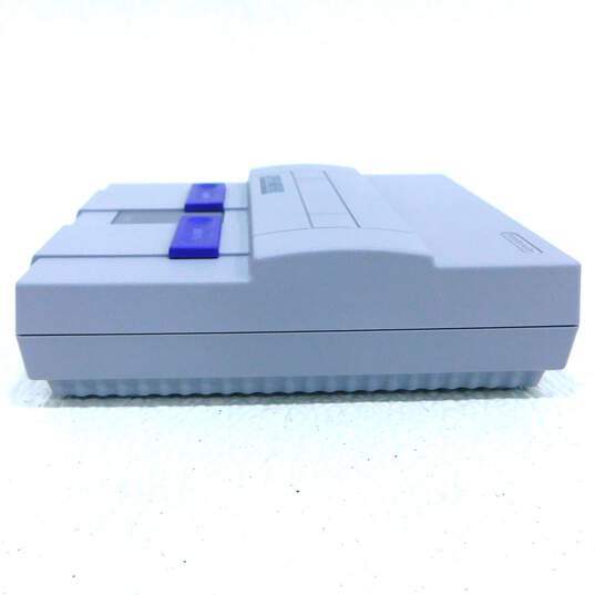SNES Super Nintendo Classic Edition image number 4