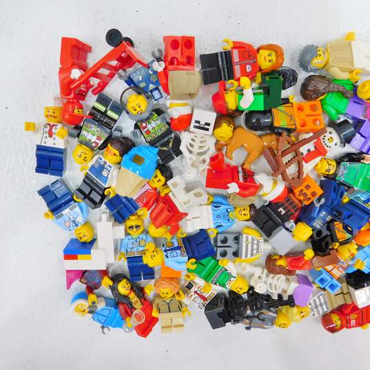 8.8 oz. LEGO Miscellaneous Minifigures Bulk Lot image number 2