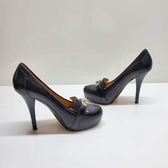 AUTHENTICATED WMNS COACH BLACK LEATHER TURNLOCK PUMPS SIZE 6 image number 3