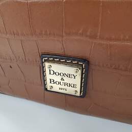Dooney & Bourke Croc Embossed Brown Leather Shoulder Bag AUTHENTICATED alternative image