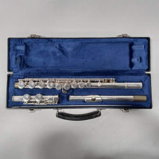 Gemeinhardt 50 Series Silver Closed Hole Flute In Case image number 2