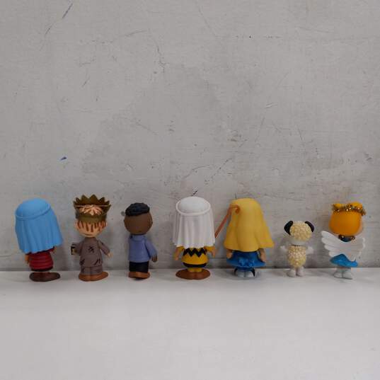 Peanuts 9 piece Mini Figure Set Nativity Christmas Play w/ Fold Out Stage-IOB image number 4