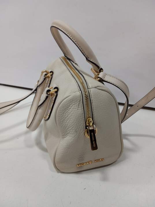 Michael Kors Pebble Grain Leather White Shoulder Bag & Wallet Bundle image number 3