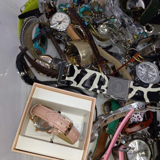 8.3lb Bulk of Assorted Watches image number 3