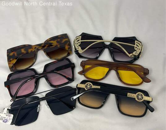 Lot of Fashion Sunglasses image number 3