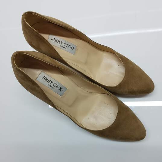 Jimmy Choo Beige Suede Pumps Womens Size 40 AUTHENTICATED image number 3